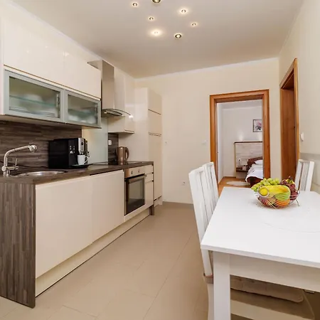 Spomenka Zvonko דירה לופאר